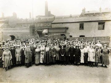 Group photograph Mills munition workers